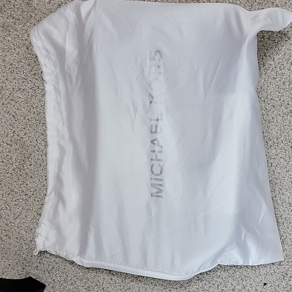 Michael Kors Large Tote Black and White - Picture 9 of 9